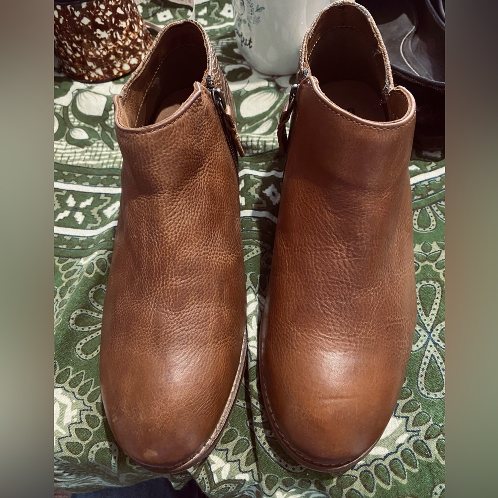 Softwalk Brown Leather Ankle Boots. Size 7.5W. EUC. Snakeskin Back. Almond Toe